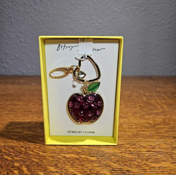 Betsey Johnson Apple Keychain Bagcharm NIB - Picture 5 of 9